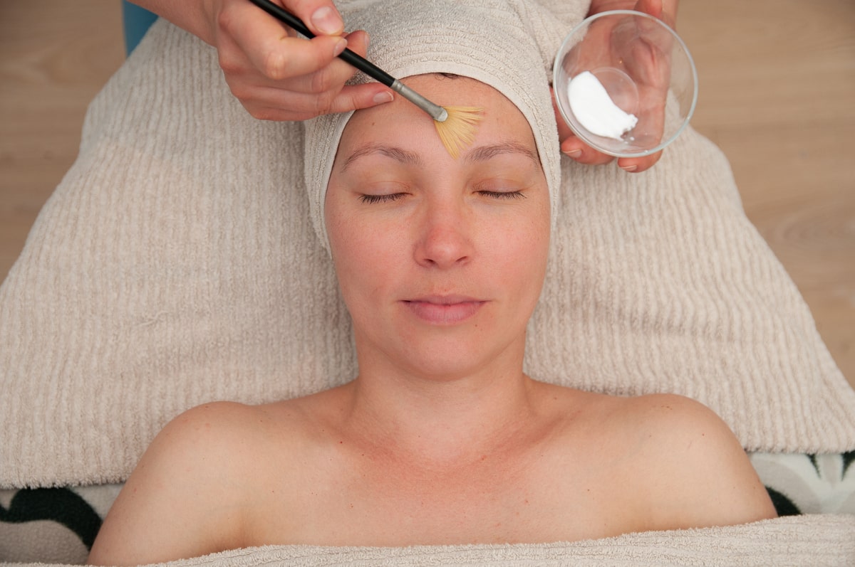 Facial_Escape_Spa_Beauty_Clinic-min